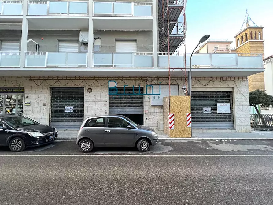 Immagine 13 di Locale commerciale in affitto  in Viale della Vittoria 13 a Alba Adriatica