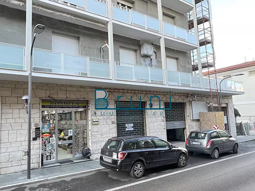 Immagine 14 di Locale commerciale in affitto  in Viale della Vittoria 13 a Alba Adriatica