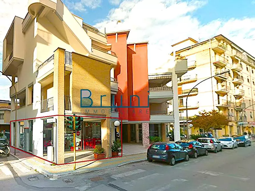 Immagine 1 di Locale commerciale in affitto  in Via Dante Alighieri 67/B a Grottammare