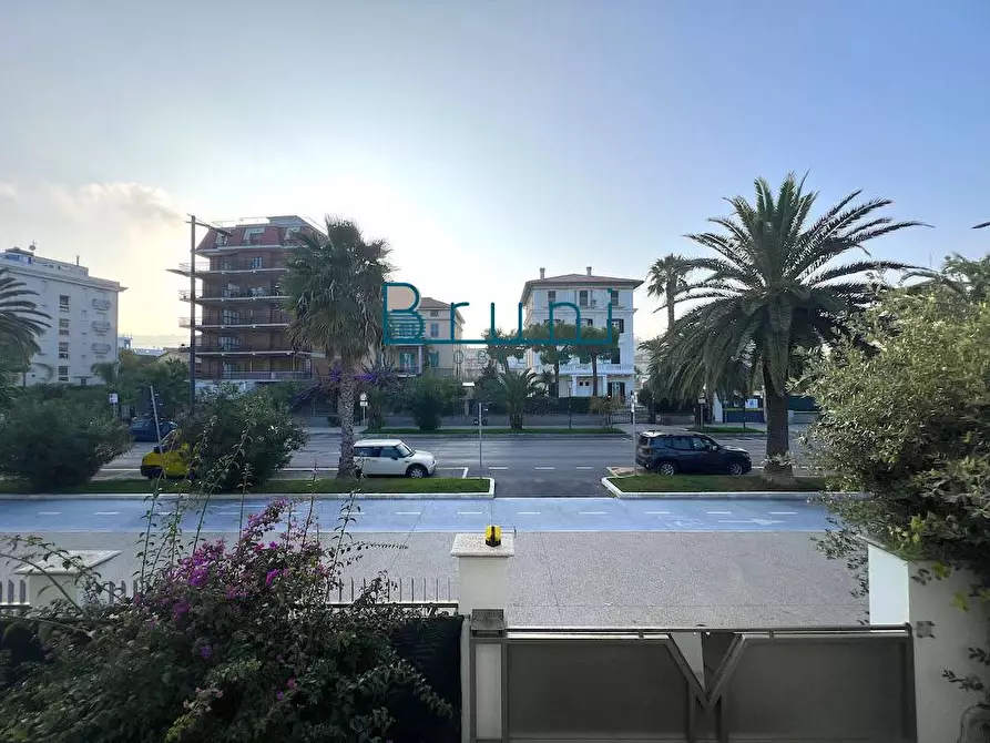 Immagine 5 di Villa in vendita  in Lungomare della Repubblica 35 a Grottammare