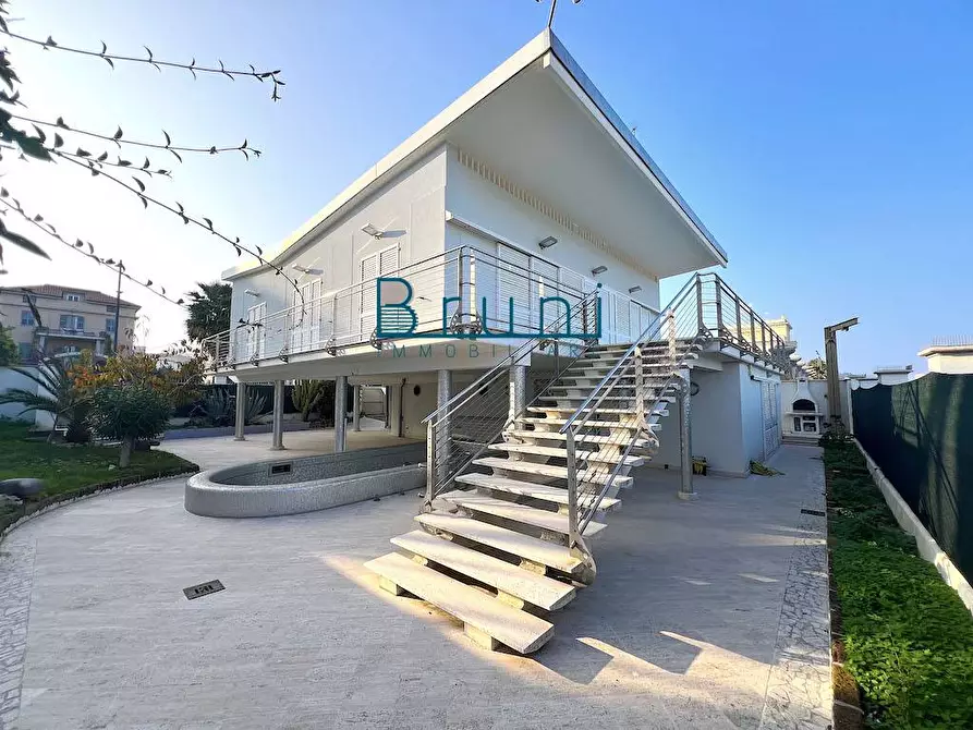 Immagine 9 di Villa in vendita  in Lungomare della Repubblica 35 a Grottammare