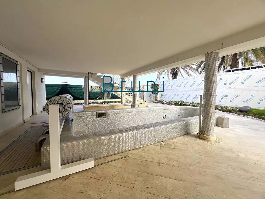 Immagine 31 di Villa in vendita  in Lungomare della Repubblica 35 a Grottammare