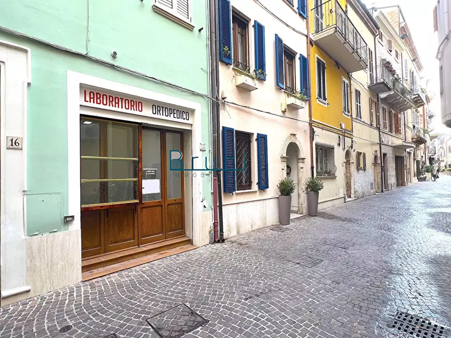 Immagine 7 di Locale commerciale in affitto  in Via Labirinto a San Benedetto Del Tronto