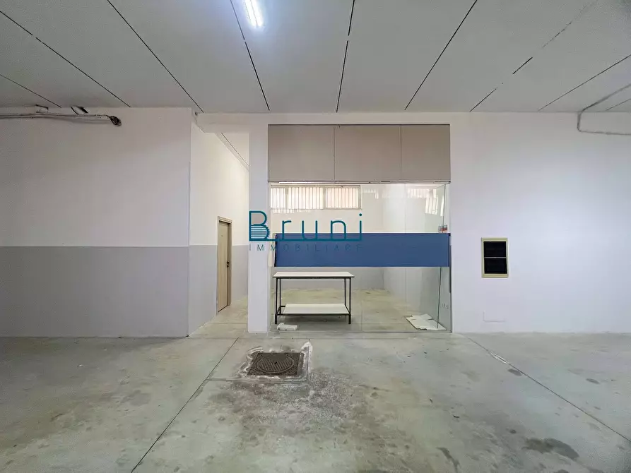 Immagine 3 di Magazzino in affitto  in Via Niccolò IV a San Benedetto Del Tronto