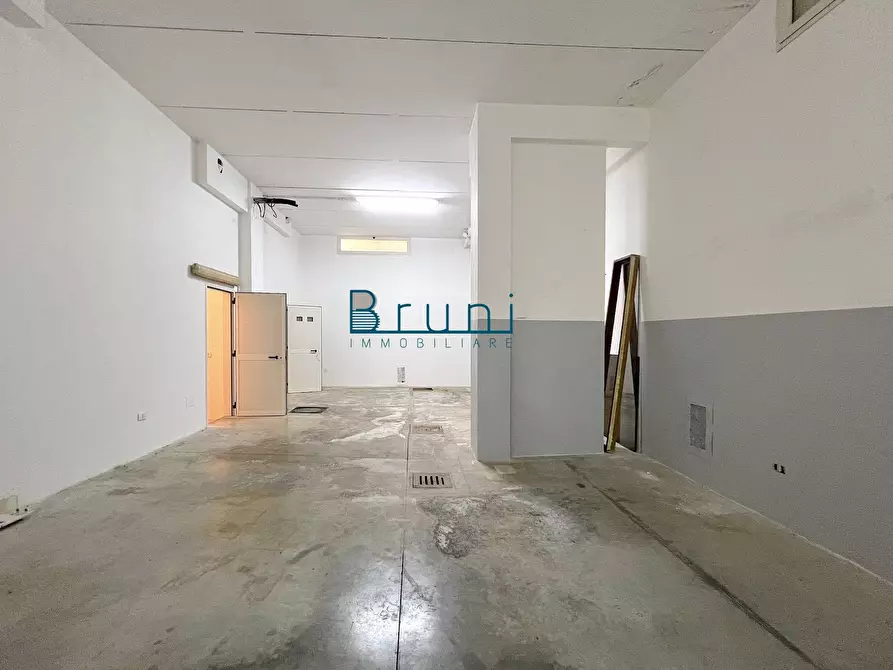 Immagine 5 di Magazzino in affitto  in Via Niccolò IV a San Benedetto Del Tronto