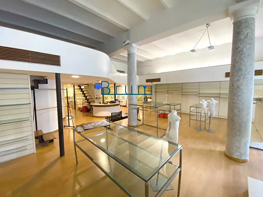 Immagine 4 di Locale commerciale in affitto  in Via Nazzario Sauro 90 a San Benedetto Del Tronto