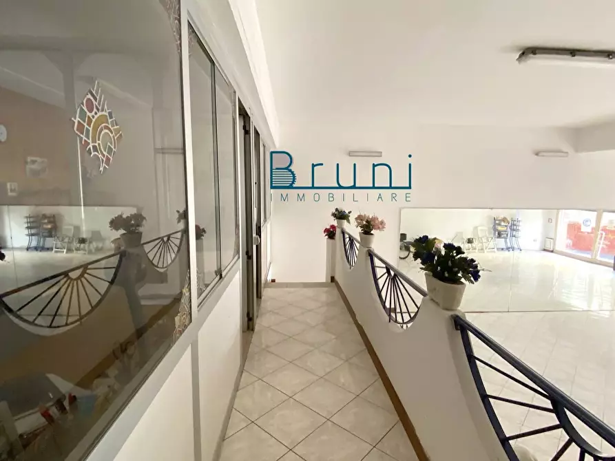 Immagine 5 di Locale commerciale in vendita  in Roma a San Benedetto Del Tronto