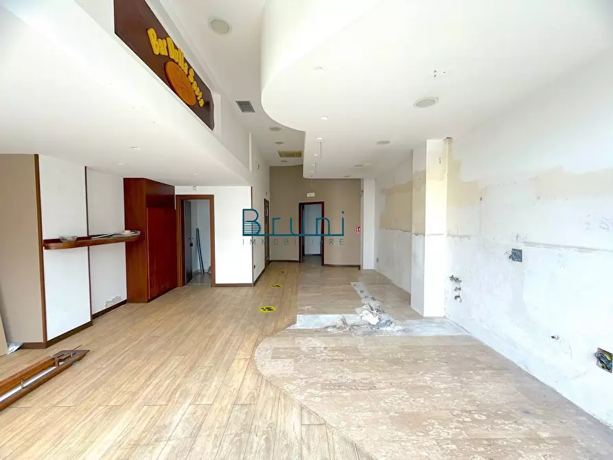 Immagine 2 di Locale commerciale in affitto  in Via Gino Moretti 21 a San Benedetto Del Tronto