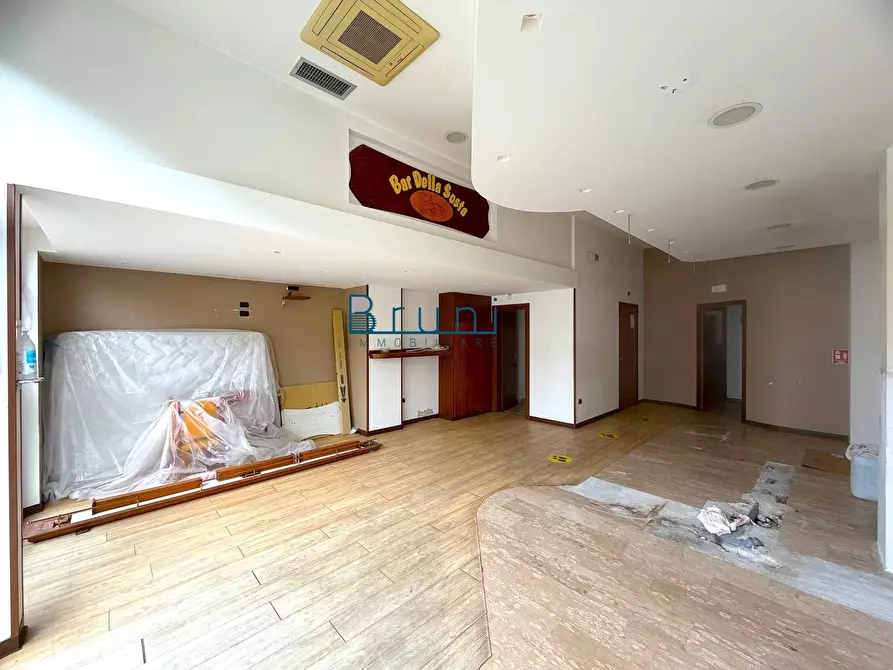 Immagine 3 di Locale commerciale in affitto  in Via Gino Moretti 21 a San Benedetto Del Tronto