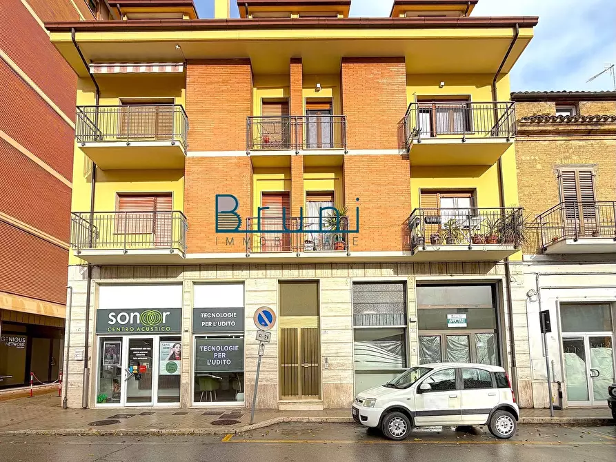 Immagine 12 di Locale commerciale in affitto  in Via Gino Moretti 21 a San Benedetto Del Tronto