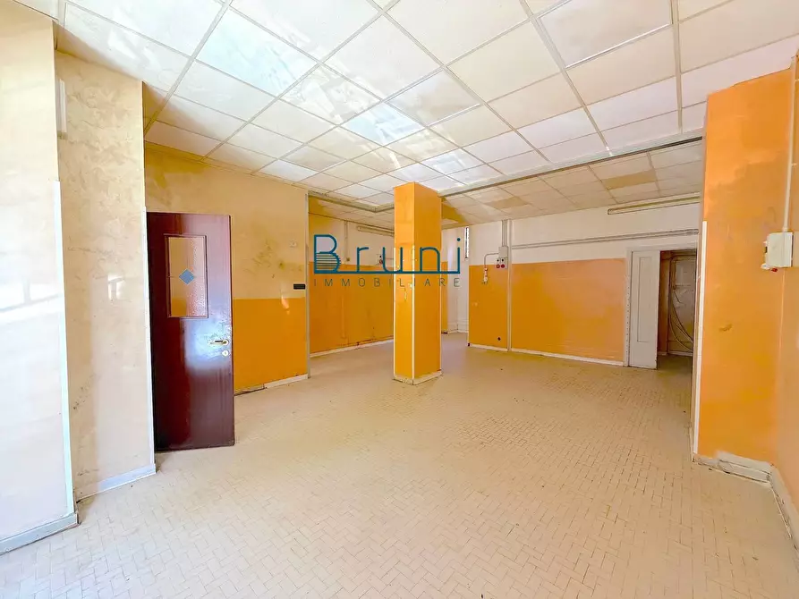 Immagine 1 di Locale commerciale in vendita  in Viale De Gasperi a San Benedetto Del Tronto