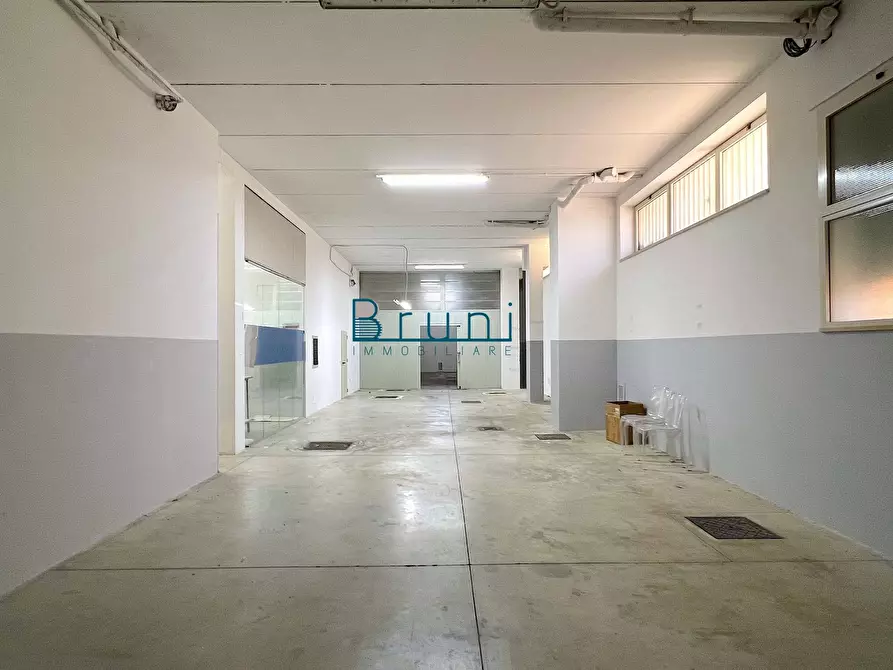 Immagine 2 di Magazzino in affitto  in Via Niccolò IV a San Benedetto Del Tronto