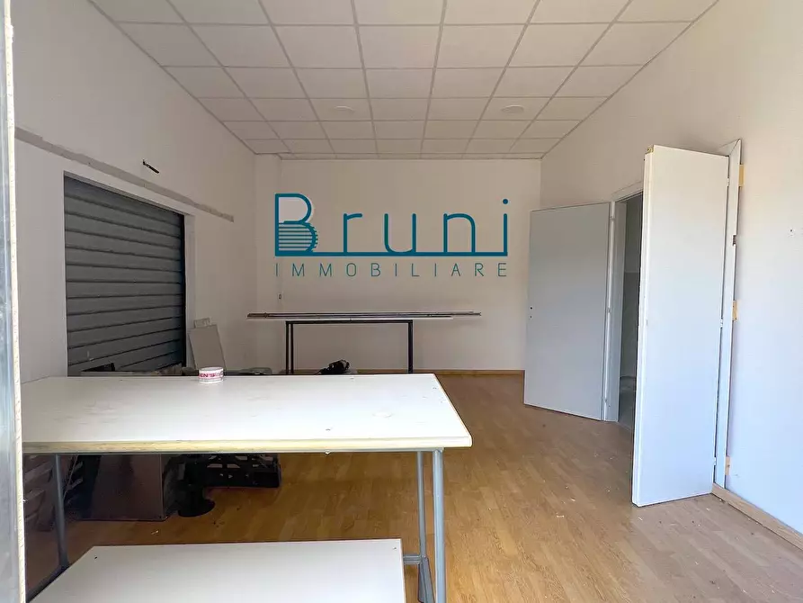 Immagine 9 di Magazzino in affitto  in Via Niccolò IV a San Benedetto Del Tronto