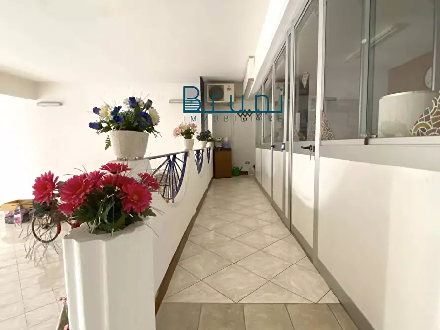 Immagine 4 di Locale commerciale in vendita  in Roma a San Benedetto Del Tronto