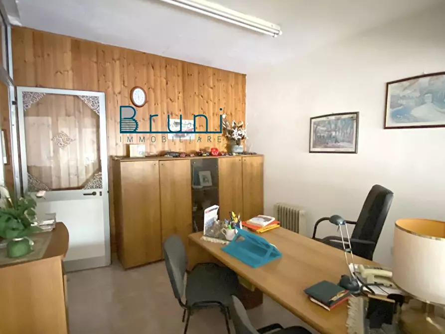 Immagine 6 di Locale commerciale in vendita  in Roma a San Benedetto Del Tronto