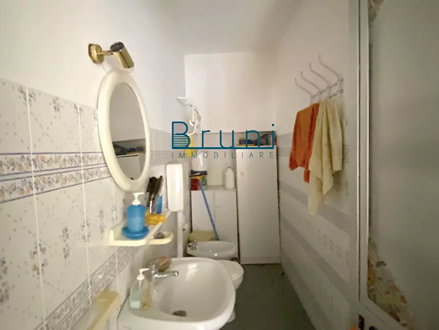 Immagine 9 di Locale commerciale in vendita  in Roma a San Benedetto Del Tronto