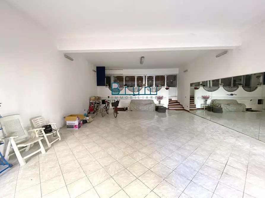 Immagine 1 di Locale commerciale in vendita  in Roma a San Benedetto Del Tronto