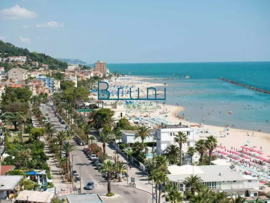 Immagine 2 di Attività commerciale in vendita  in Lungomare della Repubblica a Grottammare