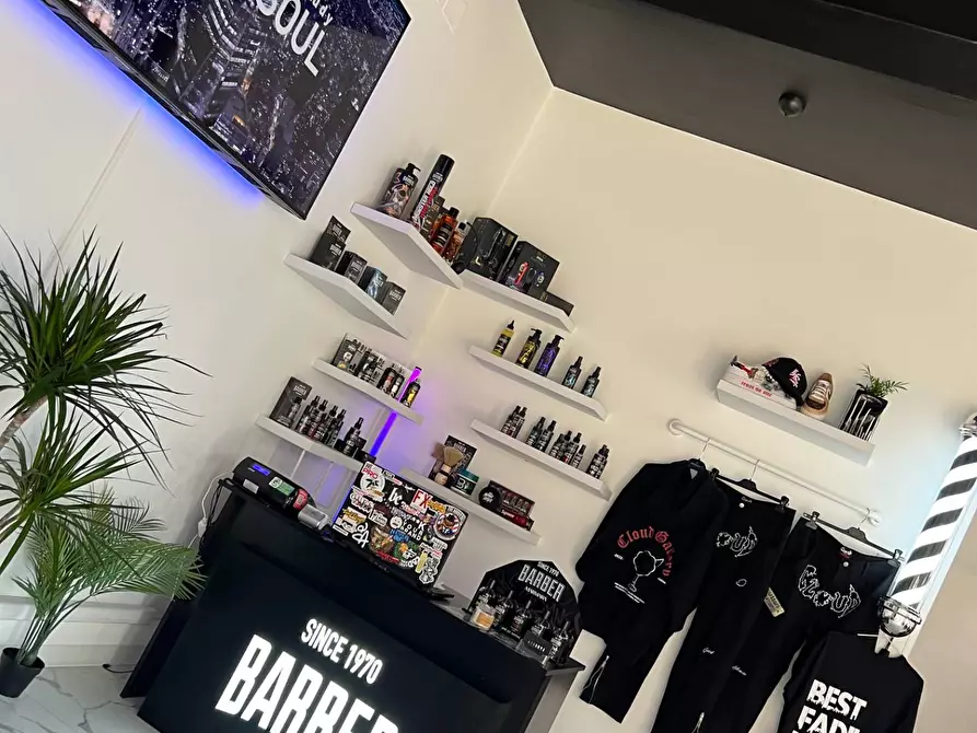 Immagine 5 di Attività commerciale in vendita  a Verona