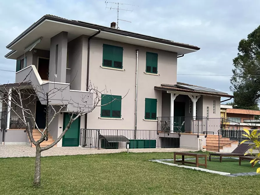 Immagine 1 di Agriturismo in vendita  a Castelnuovo Del Garda