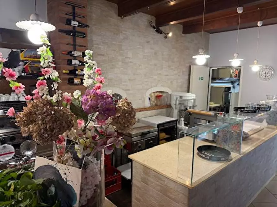 Immagine 7 di Attività commerciale in vendita  a Ostiglia