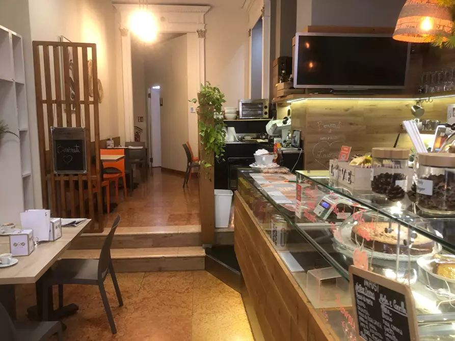 Immagine 2 di Bar / Ristorante in vendita  in via valverde 1 a Verona