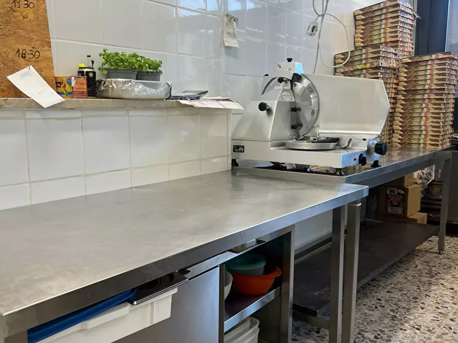 Immagine 4 di Attività commerciale in vendita  in via longhena 5 a Verona