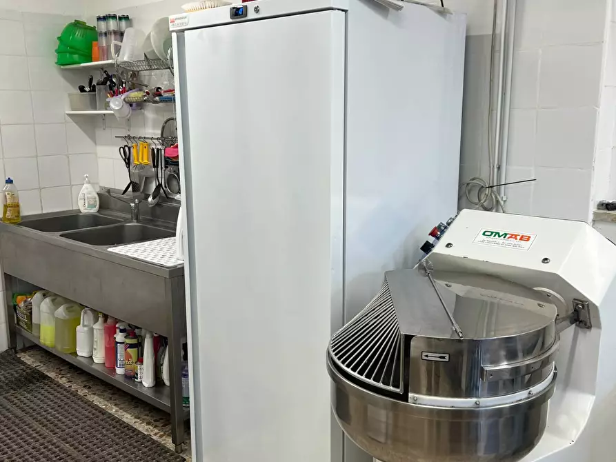 Immagine 5 di Attività commerciale in vendita  in via longhena 5 a Verona