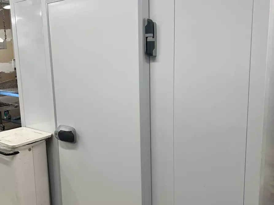 Immagine 6 di Attività commerciale in vendita  in via longhena 5 a Verona