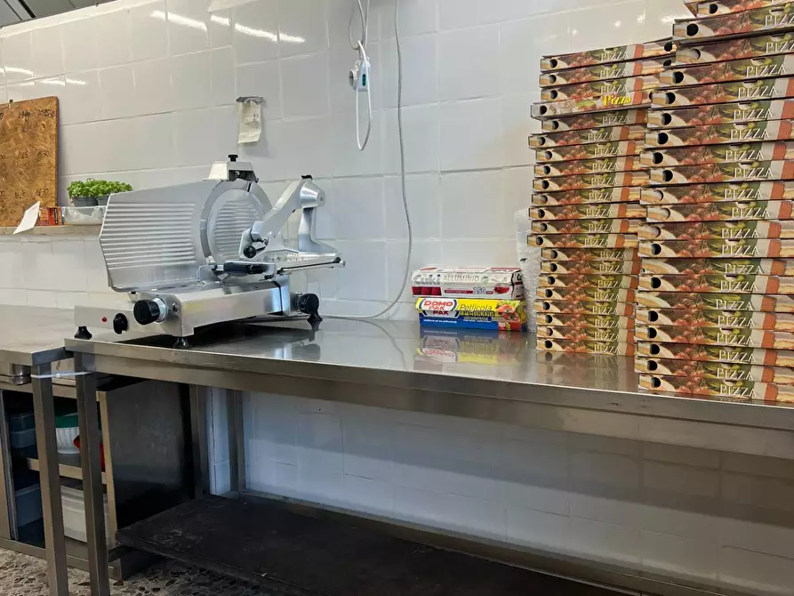 Immagine 8 di Attività commerciale in vendita  in via longhena 5 a Verona