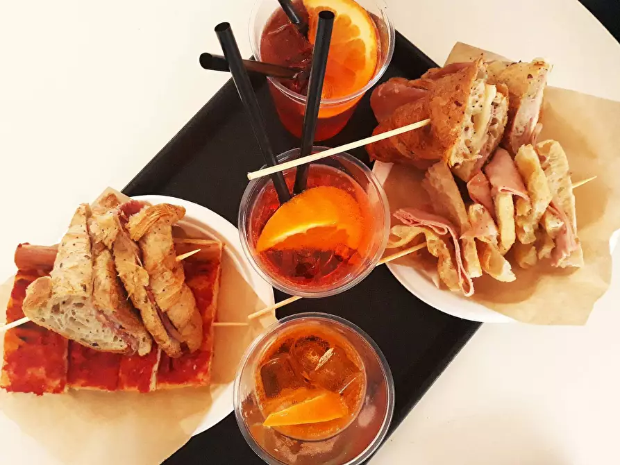 Immagine 5 di Attività commerciale in vendita  a Verona