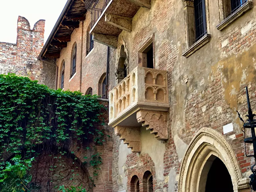 Immagine 12 di Attività commerciale in vendita  a Verona