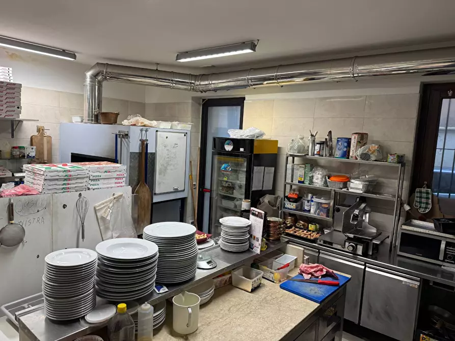 Immagine 4 di Locale commerciale in vendita  a Verona