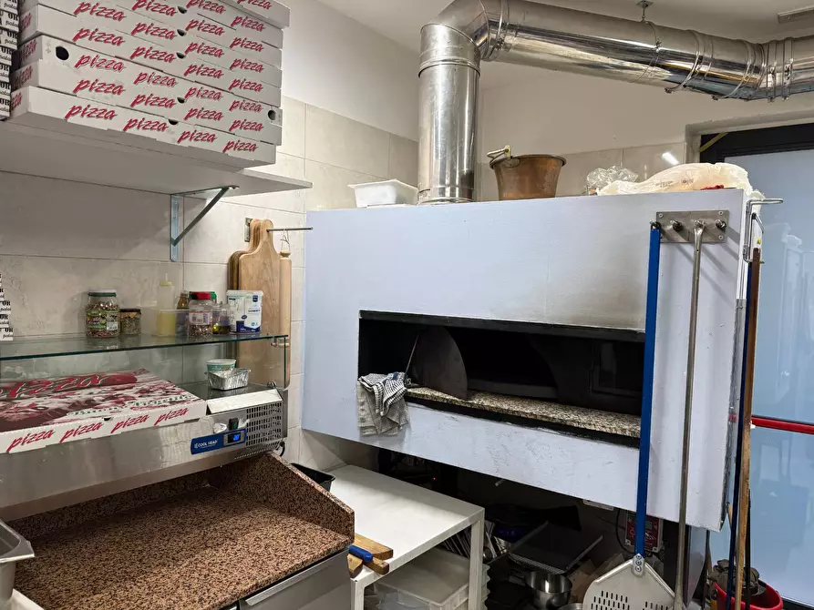 Immagine 5 di Locale commerciale in vendita  a Verona