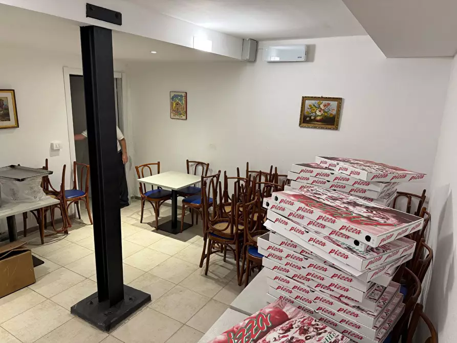 Immagine 10 di Locale commerciale in vendita  a Verona