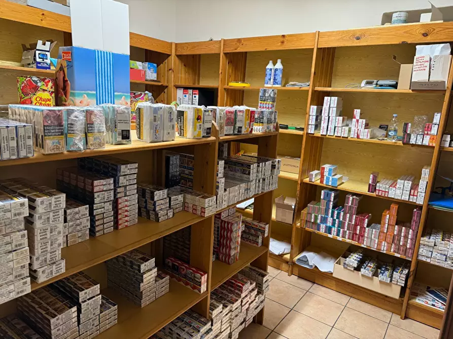 Immagine 6 di Attività commerciale in vendita  a San Pietro In Cariano