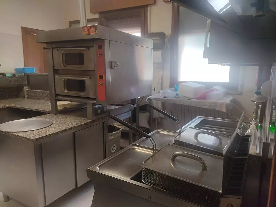 Immagine 7 di Attività commerciale in vendita  in via roma 2 a Castelbelforte