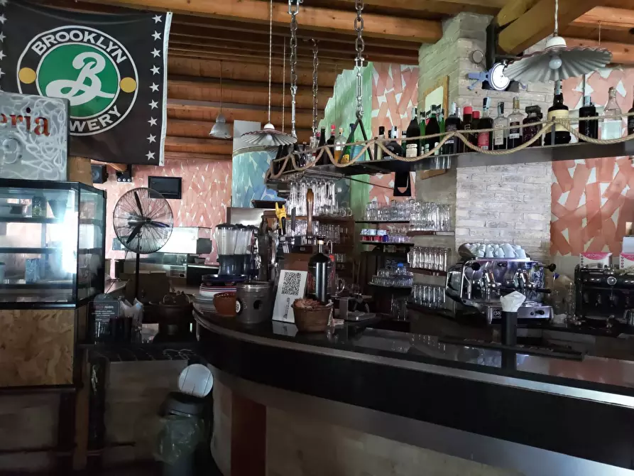 Immagine 2 di Bar / Ristorante in vendita  in via roma 5 a Borgocarbonara