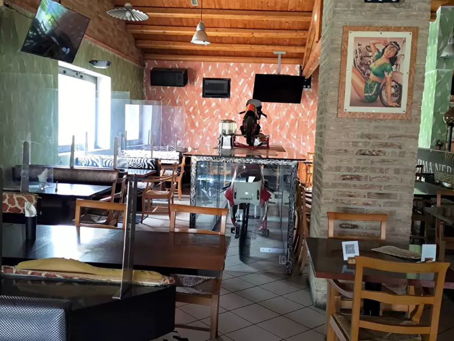 Immagine 11 di Bar / Ristorante in vendita  in via roma 5 a Borgocarbonara