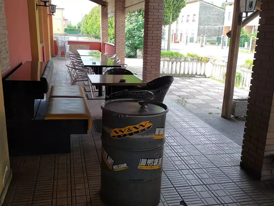 Immagine 12 di Bar / Ristorante in vendita  in via roma 5 a Borgocarbonara