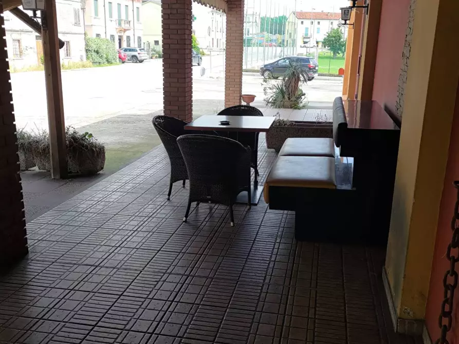 Immagine 13 di Bar / Ristorante in vendita  in via roma 5 a Borgocarbonara