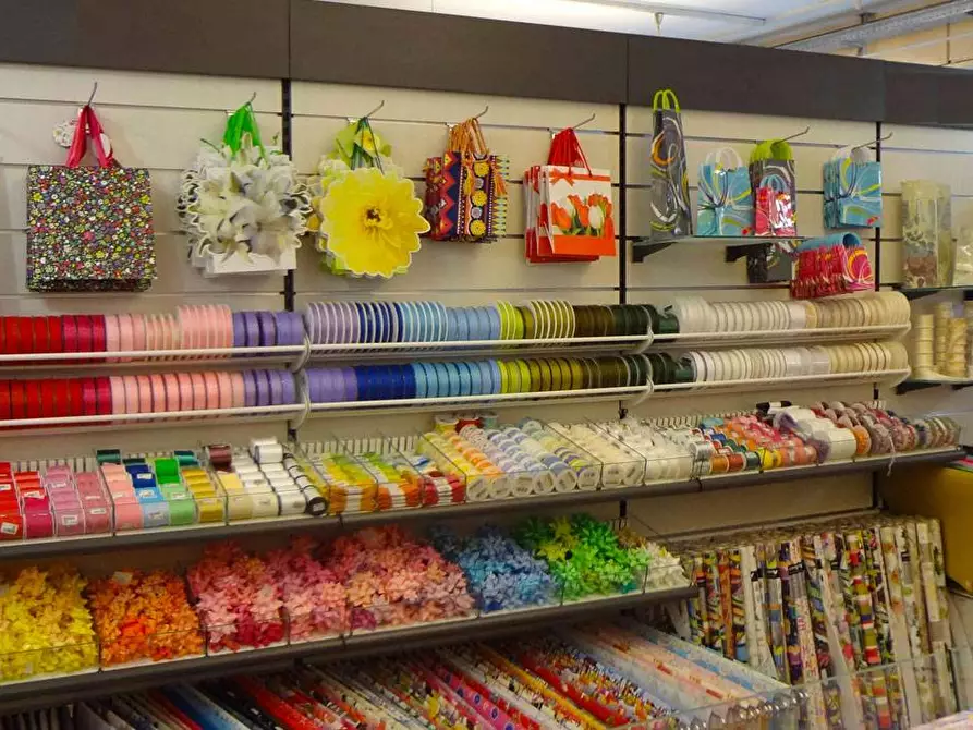 Immagine 1 di Attività commerciale in vendita  a Verona