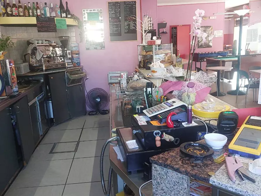 Immagine 1 di Locale commerciale in vendita  in piazzale beccaria 50 a Mantova