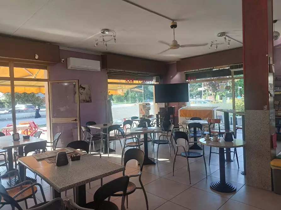 Immagine 2 di Locale commerciale in vendita  in piazzale beccaria 50 a Mantova