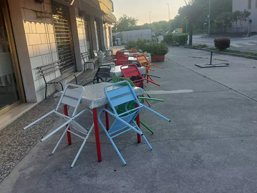 Immagine 4 di Locale commerciale in vendita  in piazzale beccaria 50 a Mantova