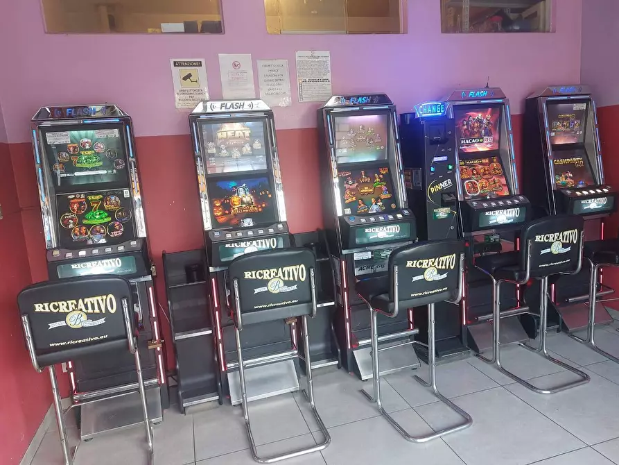 Immagine 7 di Locale commerciale in vendita  in piazzale beccaria 50 a Mantova