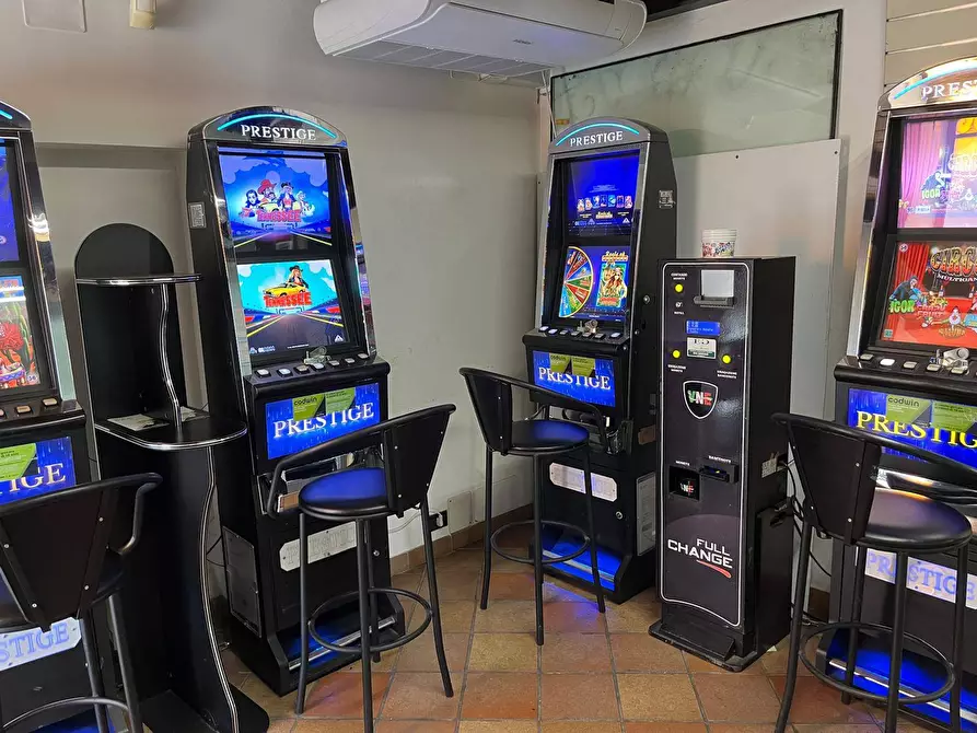 Immagine 7 di Attività commerciale in vendita  a Villafranca Di Verona