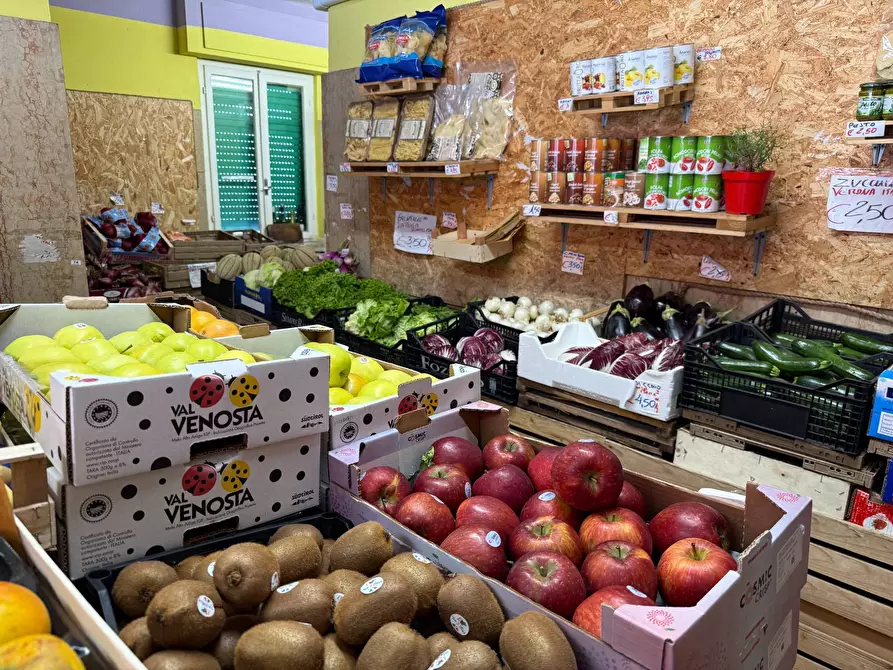 Immagine 5 di Attività commerciale in vendita  a Verona