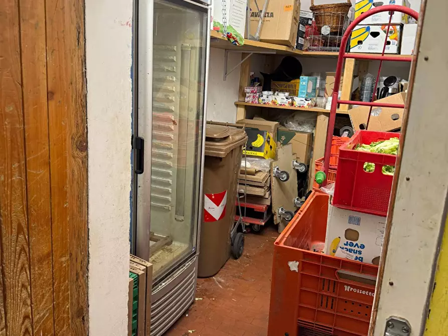 Immagine 7 di Attività commerciale in vendita  a Verona