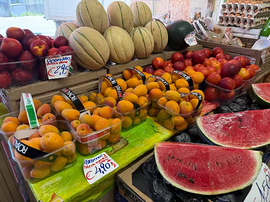 Immagine 9 di Attività commerciale in vendita  a Verona